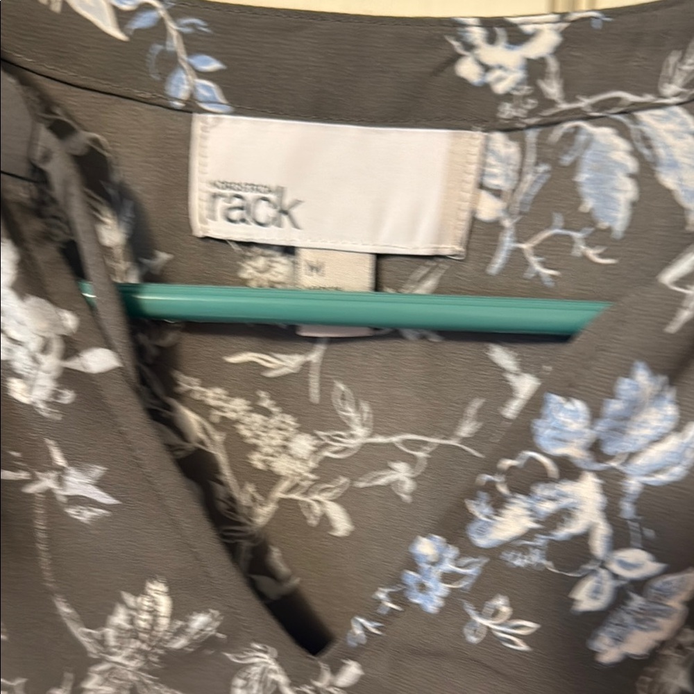 Floral Gray top - Picture 2 of 3